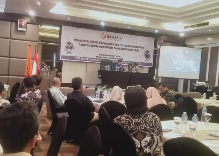 Rapat Kerja Teknis  Bawaslu Padang dengan agenda Penyusunan dan Pertanggungjawaban Laporan Administrasi Pemilihan Umum Tahun 2024, Minggu (19/1).