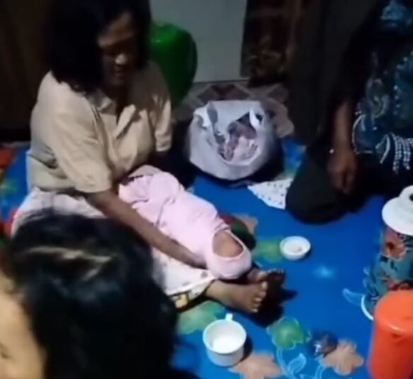 Penemuan seorang bayi pada Selasa (14/1) di Jorong Kapalo Danau Diateh, Nagari Simpang Tanjung Nan 4, Kecamatan Danau Kembar, Kabupaten Solok.