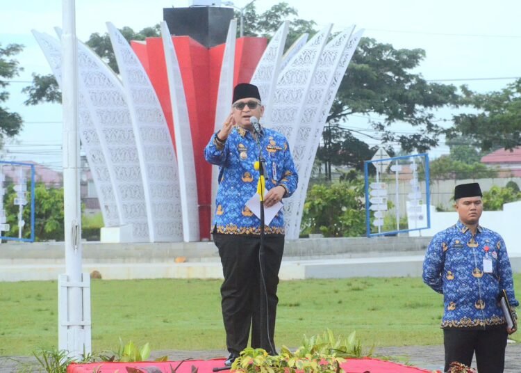 Andree Algamar pimpin upacara awal 2025 di Lapangan Upacara Kantor Balai Kota Aie Pacah, Jumat (17/1).