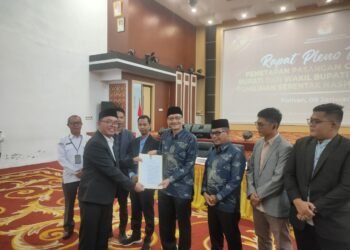 Resmi, Hendrajoni-Risnaldi Ditetapkan Jadi Bupati-Wakil Bupati Pesisir Selatan Terpilih
