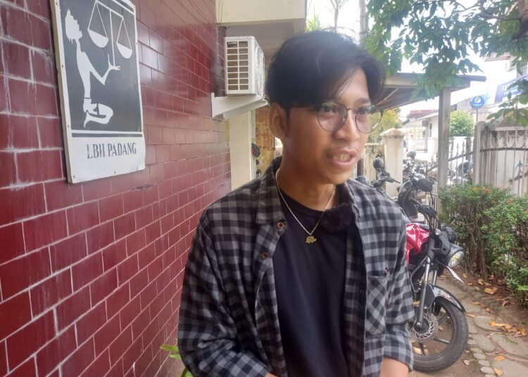Advokad LBH Padang, Alfi Syukri (Foto: Habil/Sumbarkita)