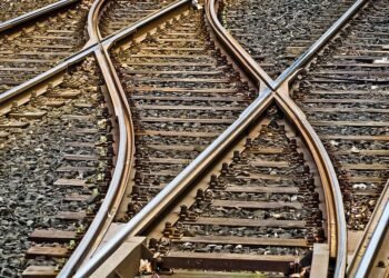 Warga Sumbar Diingatkan Tak Buang dan Bakar Sampah di Rel Kereta Api