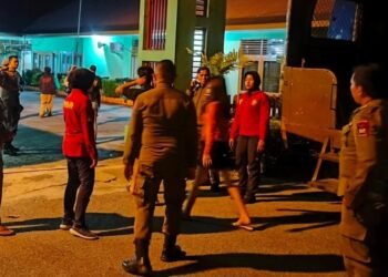 Keluyuran Dini Hari, Lima Remaja Putri Beserta Minuman Alkohol Dirazia Satpol PP Padang