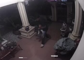 Aksi Maling di Padang Terekam CCTV, Gasak Barang di Teras Rumah Warga