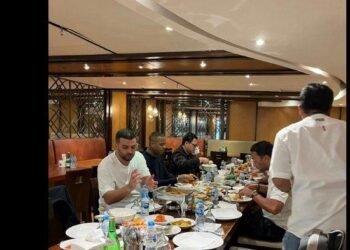 Viral! Video Momen Pelatih Timnas Indonesia Patrick Kluivert Makan Nasi Padang