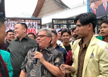 Ketua DPRD Sumbar Janji Teruskan Tuntutan Demonstran ke Pemerintah Pusat