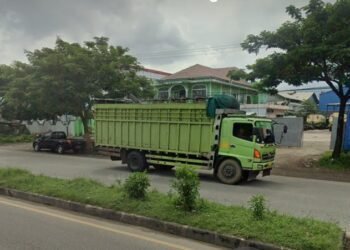 Truk Sebar Debu Tebal di Jalan Bypass—Indarung Langgar SOP