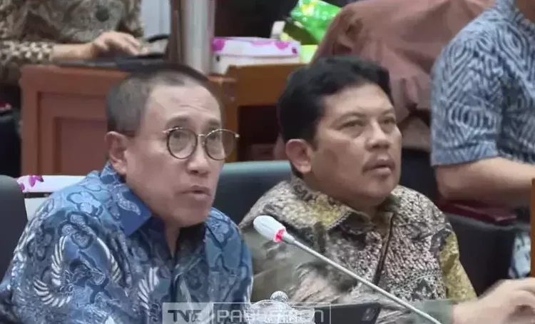 Ketua Dewas BPJS Kesehatan Abdul Kadir dalam rapat kerja Komisi IX DPR dengan Menteri Kesehatan RI Budi Gunadi Sadikin di gedung DPR, kompleks parlemen, Senayan, Jakarta, Selasa (11/2/2025). Foto: Tangkap layar TV Parlemen