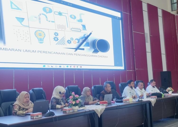 Pemko Padang melaksanakan Evaluasi Perencanaan dan Penganggaran 2025 (foto: Diskominfo Padang)
