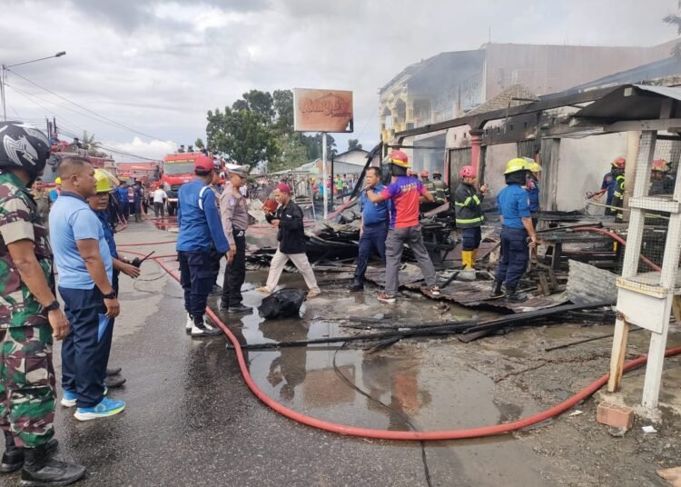 Pasca kebakaran di kawasan Tabing Kota Padang pada Selasa (4/2) yang menghanguskan lima petak bangunan.