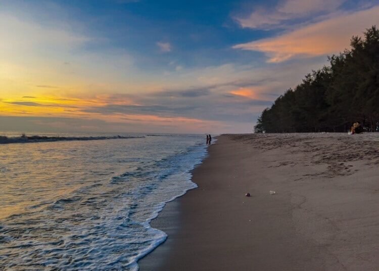 Pantai Tiram, Padang Pariaman (foto: nativeindonesia)