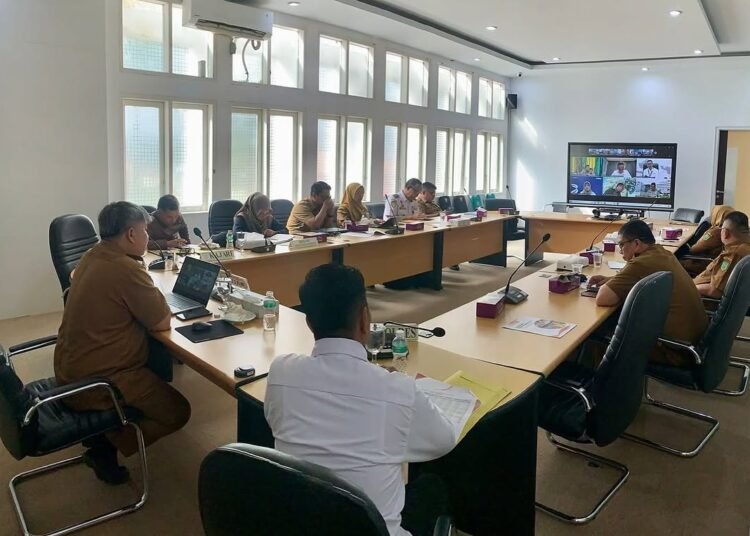 Rapat Pengendalian Inflasi secara daring bersama Kemendagri di ruang VIP Balai Kota Padang Panjang (foto: Diskominfo Padang Panjang)