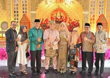 Jadi Saksi Pernikahan, Gubernur Mahyeldi dan Ketua DPRD Muhidi Doakan Ismelda dan Gerry