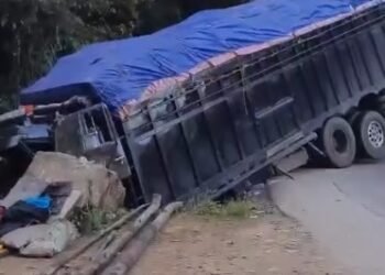 Video: Truk Terperosok di Sitinjau Lauik