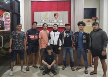 Kaget Digerebek Diduga Mesum di Mobil, Mahasiswa Tabrak Pemuda hingga Tewas
