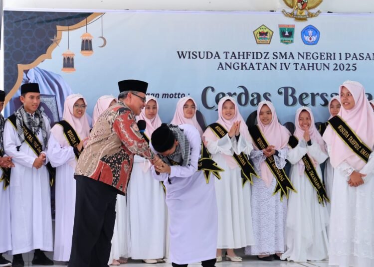 Ketua DPRD Sumbar, Muhidi, mengunjungi SMAN 1 Pasaman, Pasaman Barat, Kamis (13/2). DPRD Sumbar