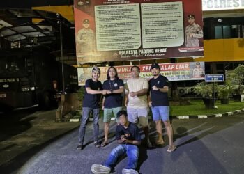 Ditangkap Polisi, Seorang Pria di Padang Diduga Hadiahi Orang Tuanya Ponsel Curian