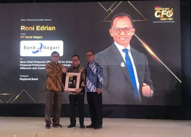 Direktur Keuangan Bank Nagari Raih Penghargaan Indonesia Best CFO Awards 2025