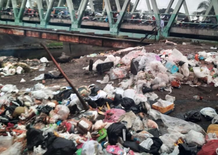 Penampakan sampah di salah satu TPS di Kota Padang. Ist