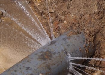 Pasokan Air ke Sejumlah Wilayah di Padang Terganggu Akibat Ada Kebocoran Pipa