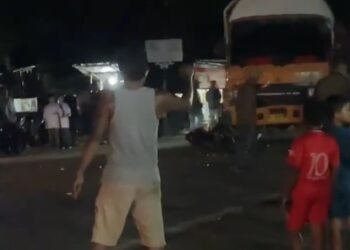 Truk Pengangkut Semen Terlibat Kecelakaan dengan Pemotor di Payakumbuh