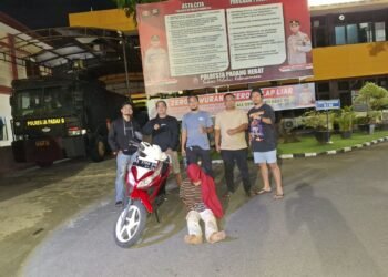 Pria di Padang Nekat Curi Daging Segar di Pasar Raya, Berujung Diringkus Polisi