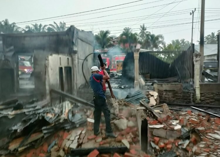 Kebakaran di Nagari Inderapura Timur, Kecamatan Air Pura, Kabupaten Pesisir Selatan, Rabu (26/2) sekira pukul 14.00 WIB.