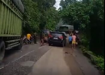 Ada Truk Mogok, Arus Lalu Lintas Padang-Painan Terhambat di Pendakian Sibingkeh