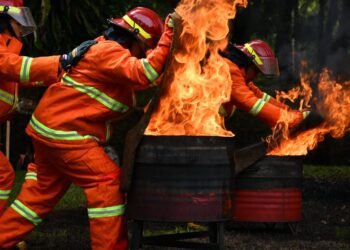 SHE Challenge SIG Tahun 2025, 8 Tim Bersaing di Fire Ground PT Semen Padang