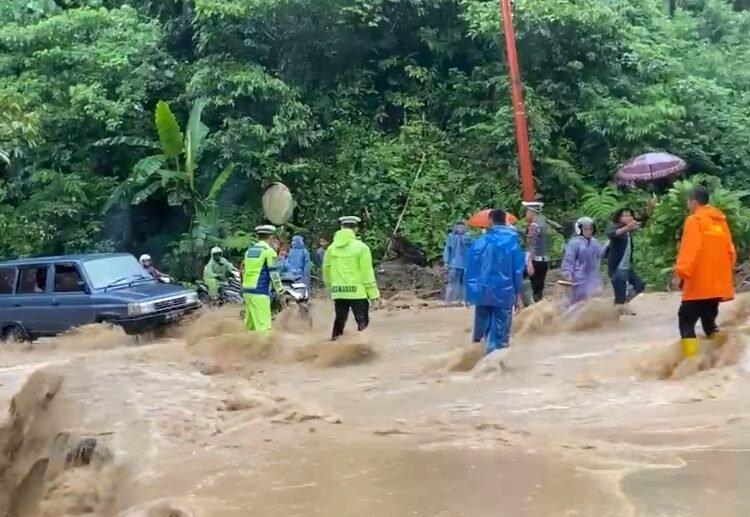 Banjir di Limapuluh Kota pada Kamis (27/2).