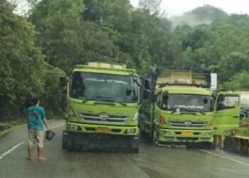 Ada Truk Mogok, Lalu Lintas Padang-Solok Diberlakukan Sistem Buka Tutup di Sitinjau Lauik