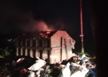 Kontainer Sampah DLH Padang Diduga Dibakar OTK