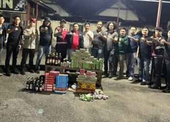 Pedagang di Solok Nekat Jual Miras, Polisi Amankan Puluhan Botol