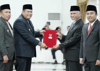 Yota Balad dan Mulyadi Resmi Terima SK sebagai Wali Kota dan Wakil Wali Kota Pariaman Periode 2025-2030