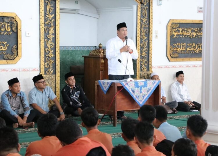 Wali Kota Pariaman, Yota Balad membuka Pembelajaran Ramadan tahun 2025 untuk tingkat Sekolah Dasar (SD) dan Sekolah Menengah Pertama (SMP) di Kecamatan Pariaman Tengah dan Pariaman Selatan di Mesjid Darul Ma’arif Kelurahan Pondok II Kecamatan Pariaman Tengah pada Jumat (7/3).