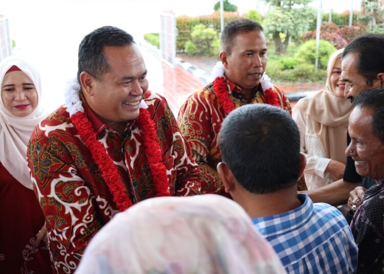 Wali Kota Yota Pariaman Yota Balad dan Wakil Wali Kota Mulyadi  disambut Pemko dan masyarakat usai mengikuti retret di Akmil Magelang, Sabtu (1/3).