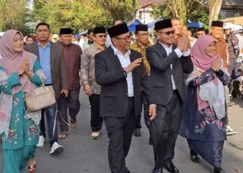 Wali Kota dan Wakil Wali Kota Bukittinggi Disambut Niniak Mamak dan Masyarakat Usai Ikuti Retret