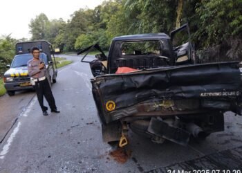 Truk dan Pikap Tabrakan di Sitinjau Lauik, Sopir Alami Luka Parah