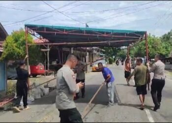 Tenda Pesta Pernikahan yang Makan Badan Jalan di Pesisir Selatan Dibongkar Polisi