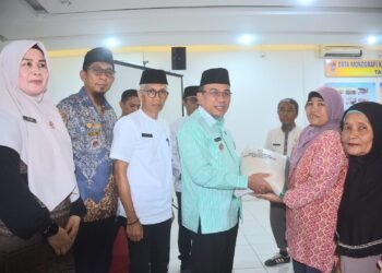 Wakil Wali Kota Padang Salurkan Bantuan Beras 10 Kg untuk Warga Rentan Pangan