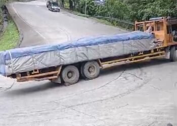 Sitinjau Lauik Padang Macet Panjang, Ada Truk Tronton Mogok