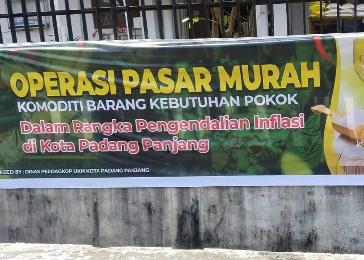 Pemko Padang Panjang menggelar Operasi Pasar Murah.. (foto: Diskominfo Padang Panjang).
