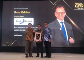 Direktur Keuangan Bank Nagari Raih Penghargaan Indonesia Best CFO Awards 2025