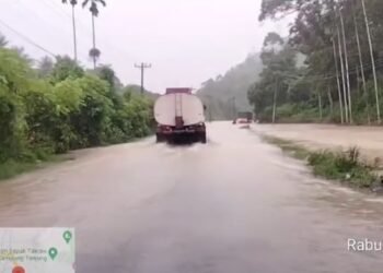 Sungai Meluap, Akses Padang-Bengkulu Putus di Pesisir Selatan