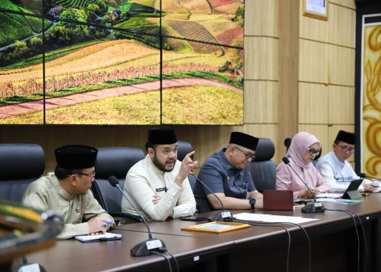 Rapat evaluasi kinerja Ramadan Pemerintah Kota Padang pada Senin (10/3). (foto: Pemko Padang)