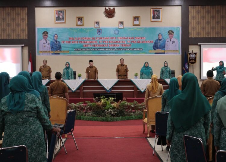 TP-PKK Kota Payakumbuh menggelar Forum Silaturahmi bersama TP-PKK Kecamatan, TP-PKK Kelurahan, serta Perangkat Daerah terkait untuk perkuat sinergi dan program kerja di Aula Ngalau Lantai 3 Balai Kota Payakumbuh, Selasa (18/3). Foto: Pemko Payakumbuh