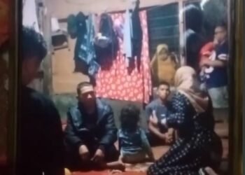 Video: Emak-emak Ngamuk saat Menagih Utang, Sebut Suami Pernah Menikam Orang
