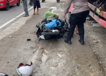 Video: Motor dan Mobil Pelat Merah Terlibat Kecelakaan di Padang Pariaman, Pengendara Motor Tewas di Tempat