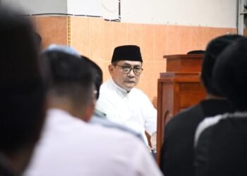 Tangis Haru Bupati John Kenedy Azis Pecah saat Safari Ramadan Terakhir di Kampung Halaman