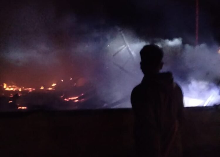 Kantor Irigasi di Kampung Petok, Nagari Panti Selatan, Kecamatan Panti, Pasaman, terbakar pada Senin (3/3) sekitar pukul 1.00 WIB. Foto: IST